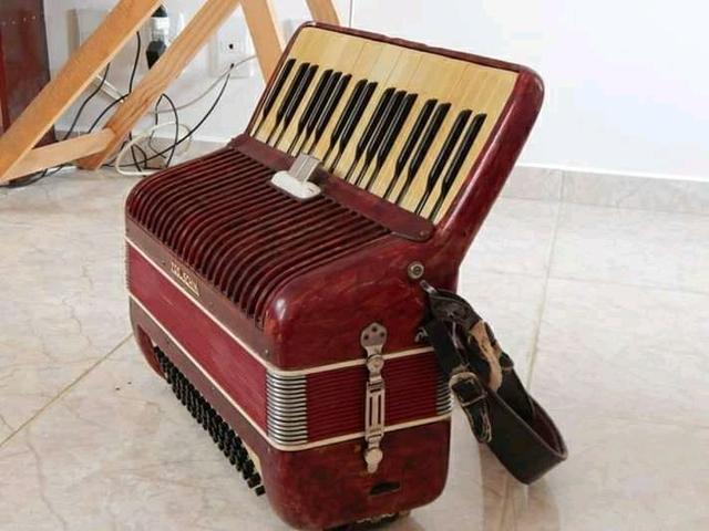 Acordeon Todeschini (Precisa de manutenção)