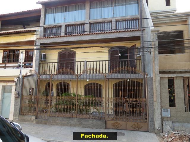 Casa em condomínio anexo ao centro de Bangu com 257m²,