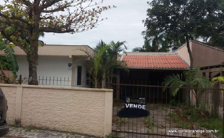 Casa para venda tem 130 metros quadrados com 3 quartos em