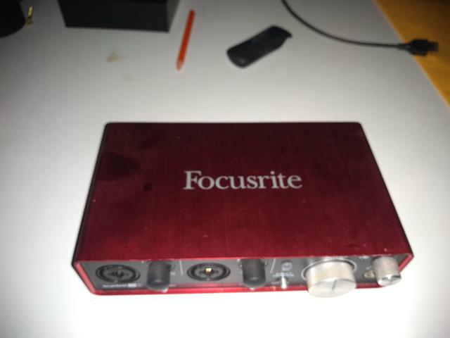 Interface de áudio focusrite