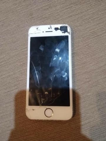 Iphone 5s tela quebrada funcionando + 130$* quero celular