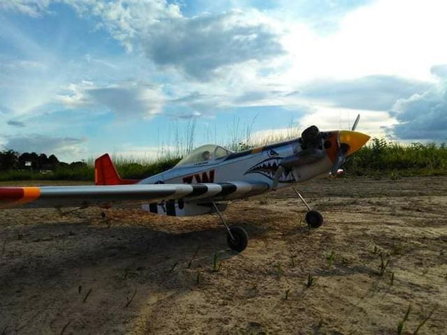 Lindo Aeromodelo treinador P51 motor 45 glow