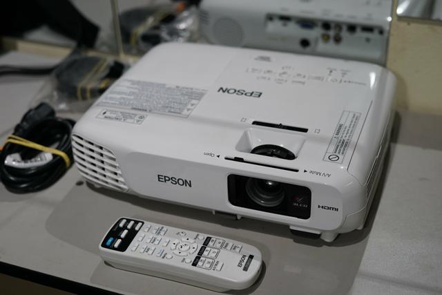 Projetor Epson X24+ HDMI 3500 Lumens XGA Alto falante |