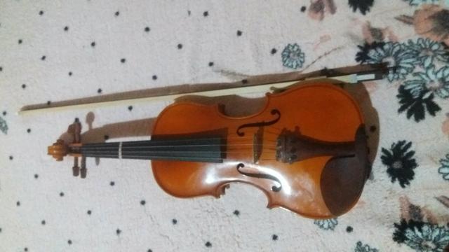 Violino semi novo em perfeitas condições e sem marcas de