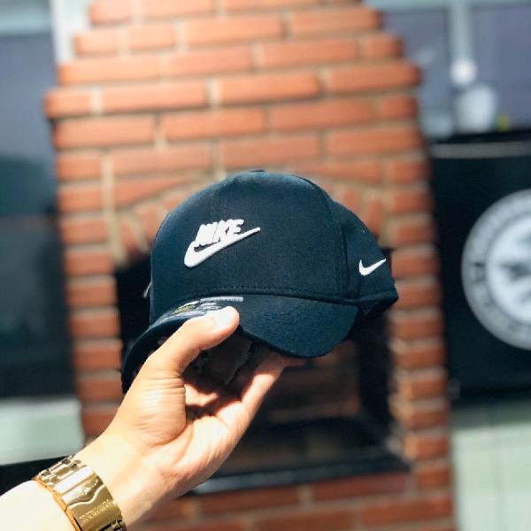boné Nike preto