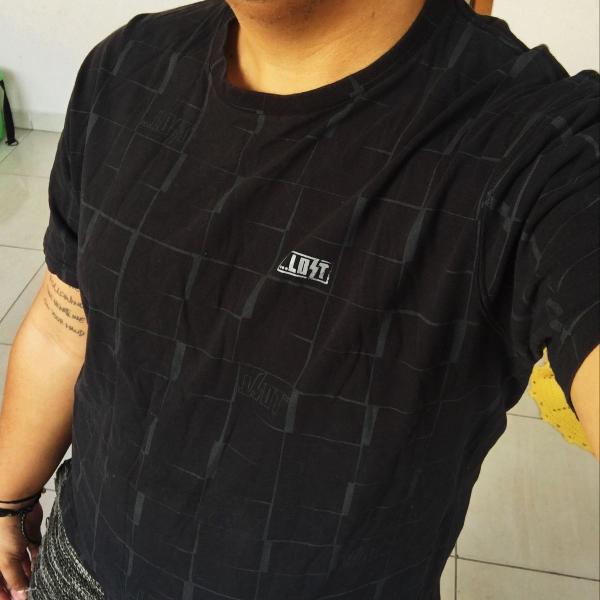 camiseta estampada lost preta