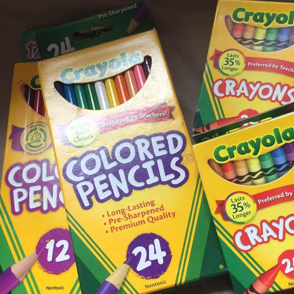 kit lápis de cor e giz de cera crayola