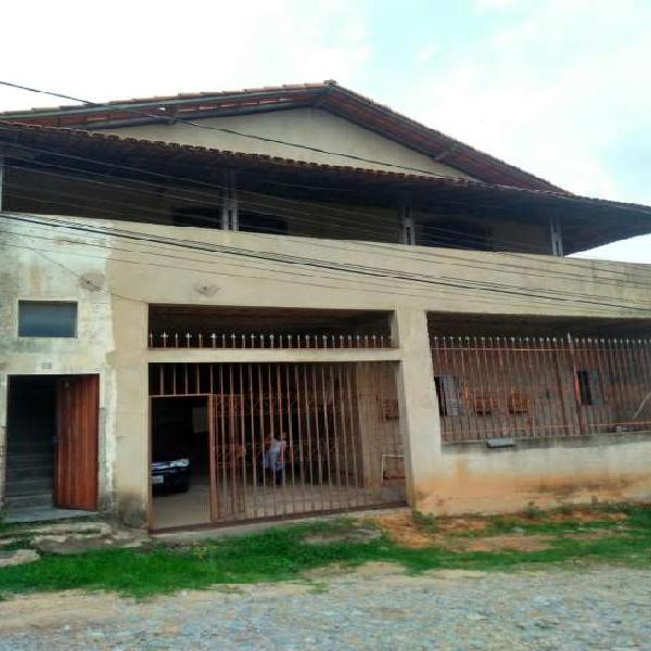 Casa para venda possui 200 metros quadrados com 4 quartos