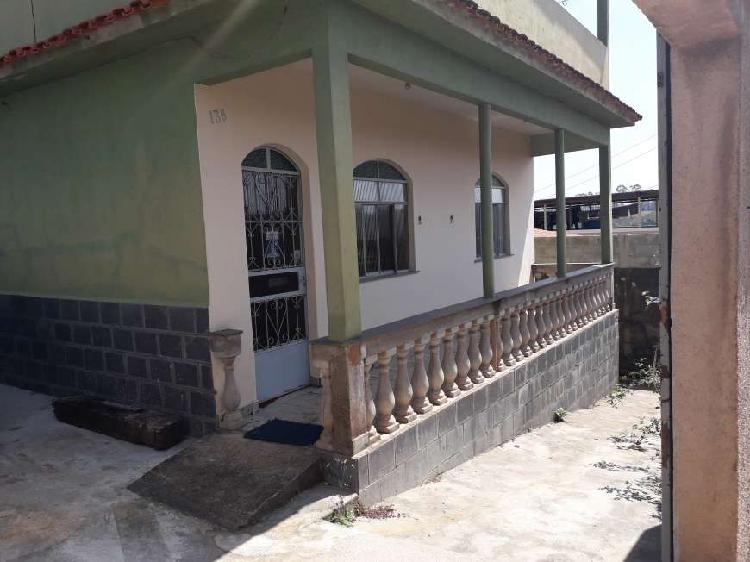 Casa para venda possui 280 metros quadrados com 4 quartos em