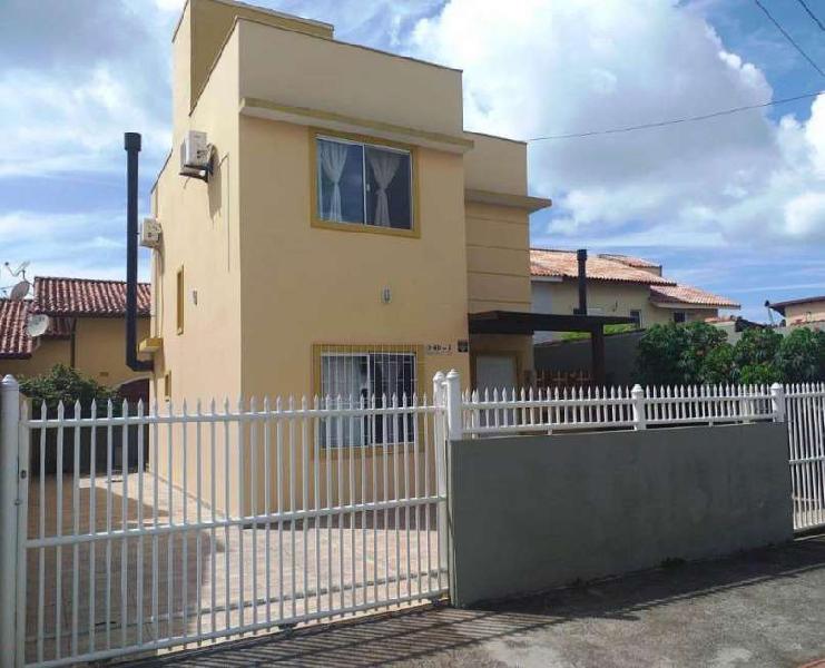 Casa para venda tem 100 metros quadrados com 3 quartos em