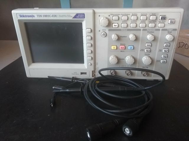 Osciloscópio Tektronix TDS 1001C- EDU