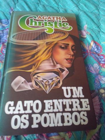 Um gato entre pombos, Agatha Christie