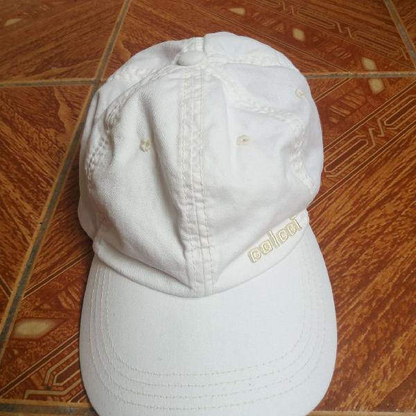 boné off white colcci