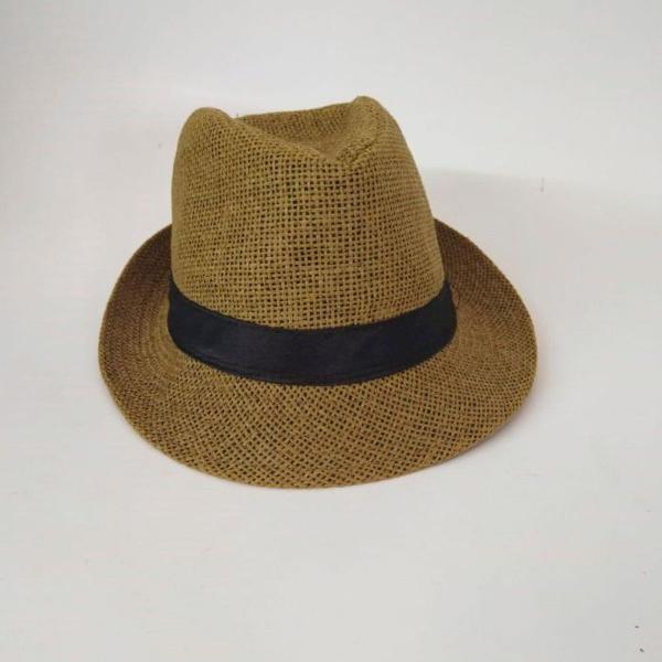 chapéu de palha cuca fresca e cheio de estilo