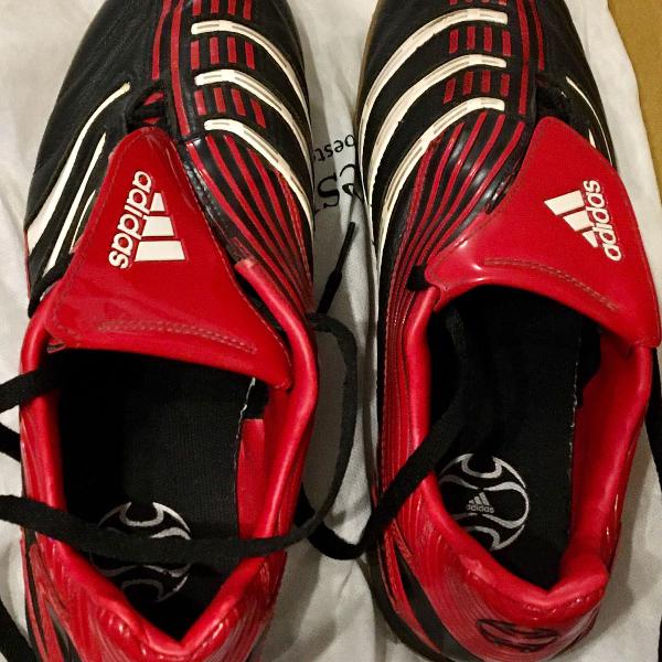 chuteira futsal adidas vermelha e preta, 40.