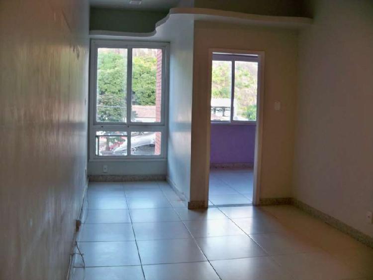 Apartamento para aluguel possui 80 metros quadrados com 3