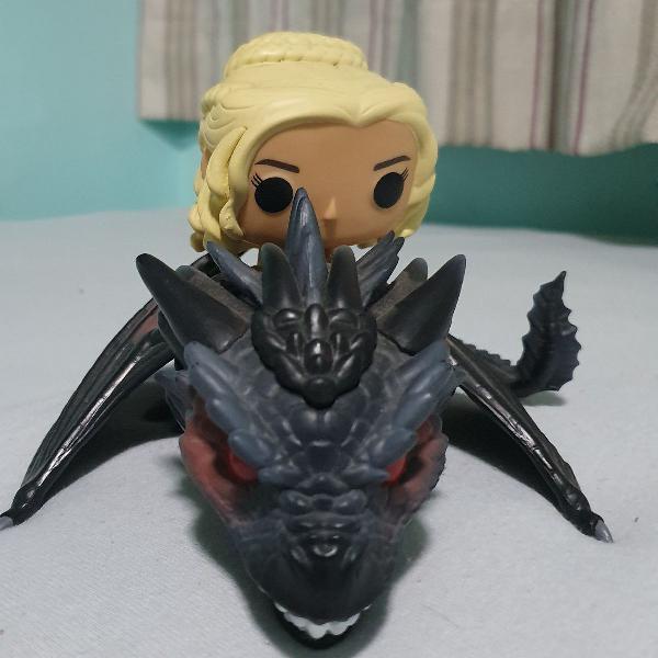 Boneco Daenerys com dragão + Brinde