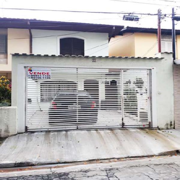 Casa com 79m² bem localizada com 3 quartos 1 suíte 2 vagas