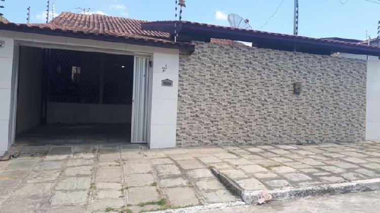 Casa para venda possui 110 metros quadrados com 3 quartos