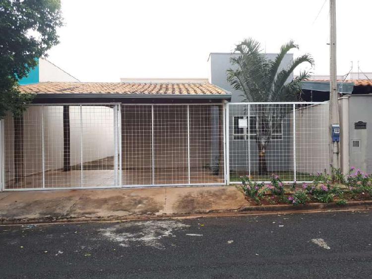 Casa para venda possui 126 metros quadrados com 3 quartos em