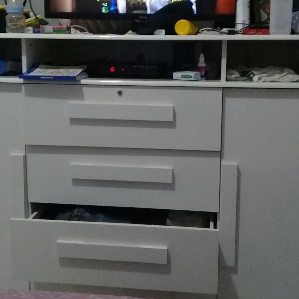Comoda branca