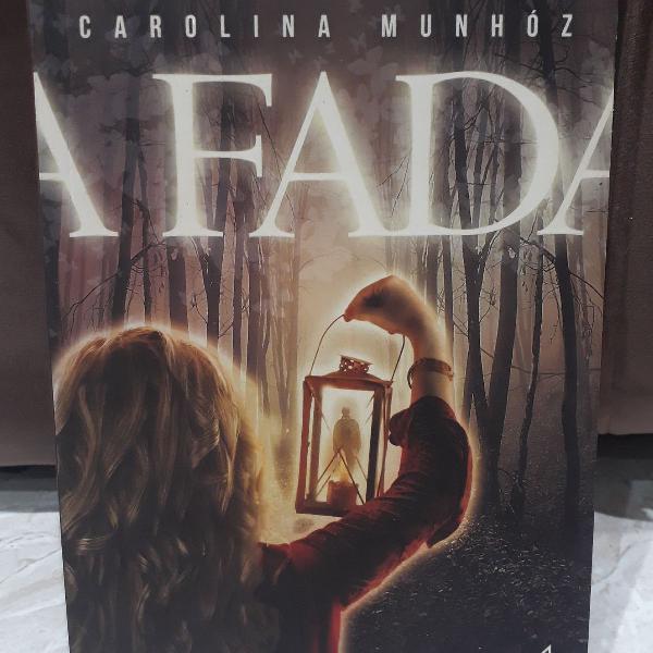 Livro A Fada - Carolina Munhoz