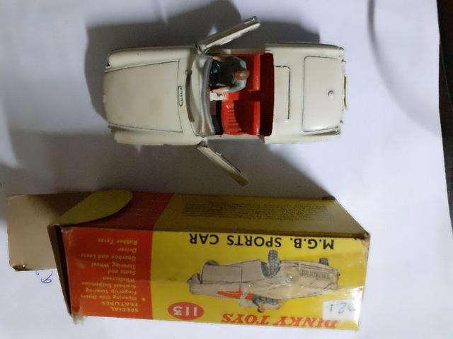 Miniatura dinky toys modelo M.G.B sport car 113