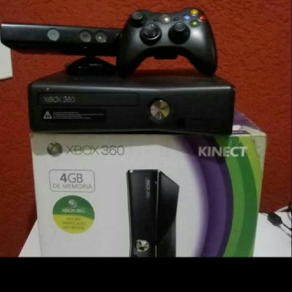 Xbox 360 Slim e acessórios
