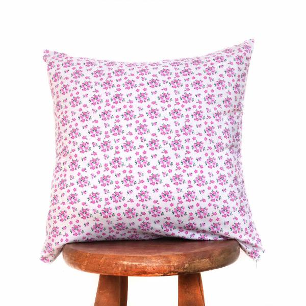 almofada floral rosa