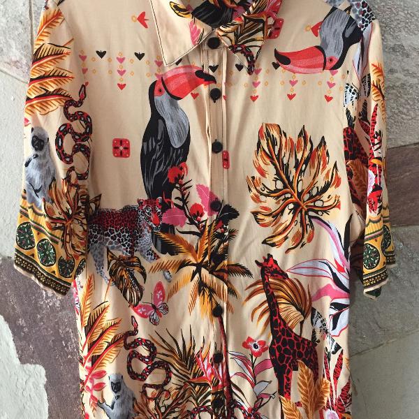 camisa de viscose estampa animais