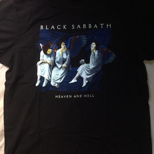 camiseta preta black sabbath