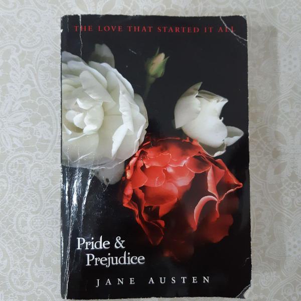 livro "pride and prejudice" (versão em inglês) de jane