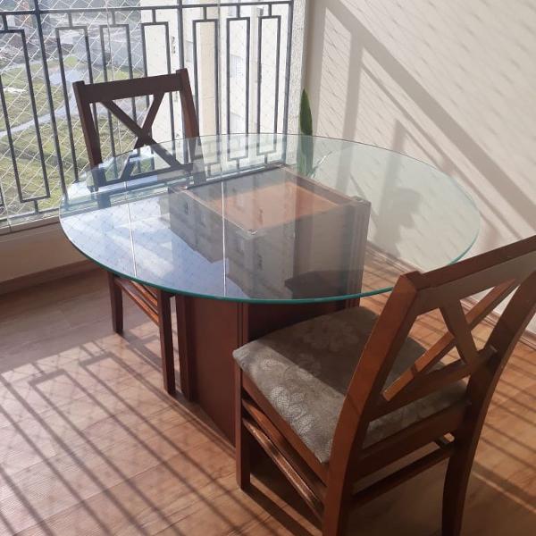 mesa com tampo de vidro