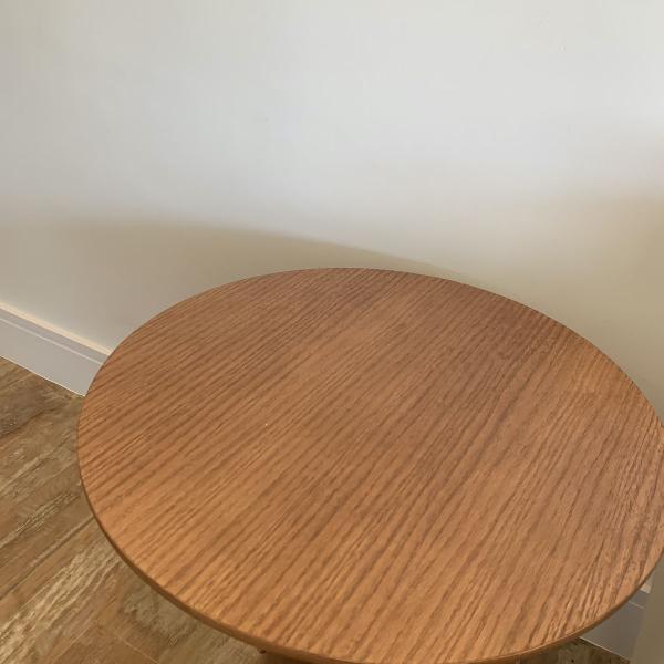 mesa lateral de madeira nova