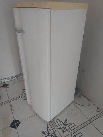 Geladeira Electrolux 300 litros