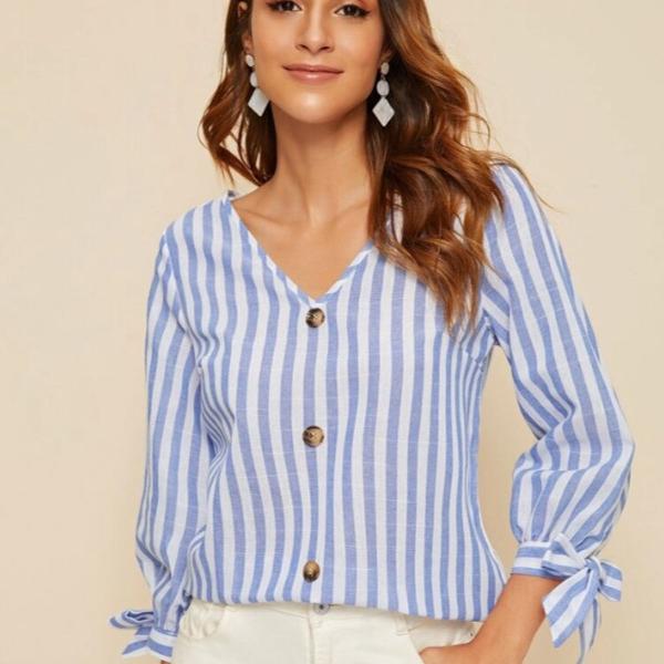 blusa listrada azul e branca - manga longa com detalhe de