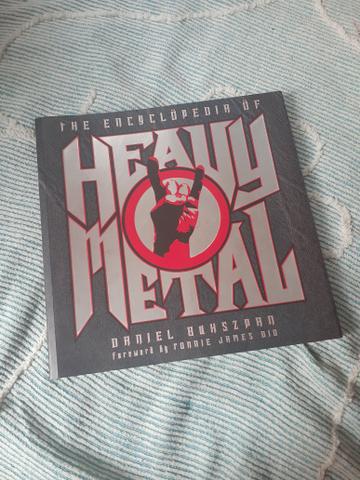Livro sobre heavy metal