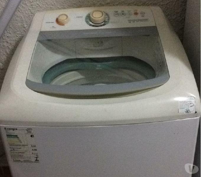 Máquina de Lavar Eletrolux 10 kg na cor branca.
