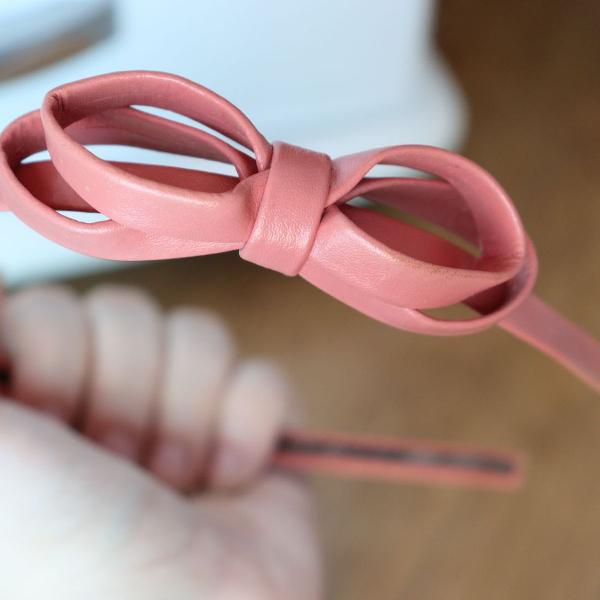 2 tiaras com laço
