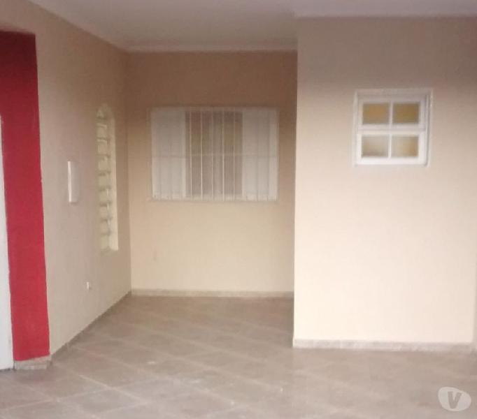 Casa 2 quartos ótimo local em rcgistro sp