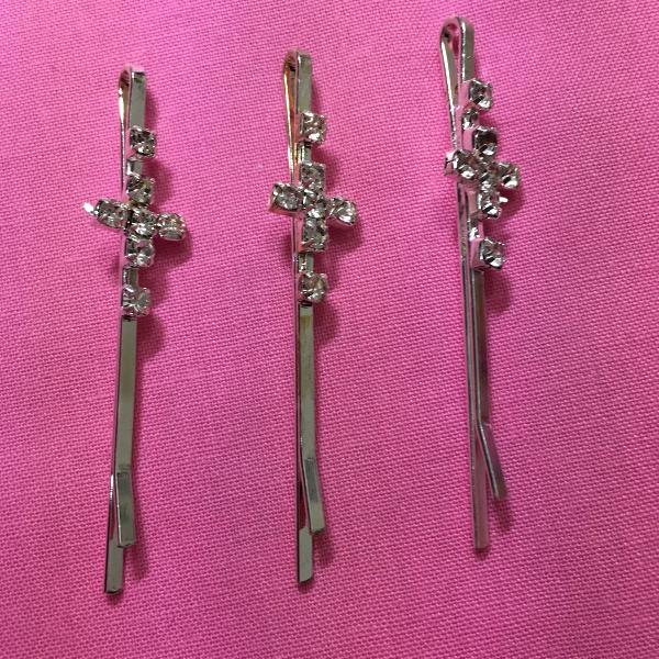 Grampos em strass