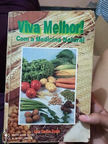 Livro falando sobre todos os alimentos naturais