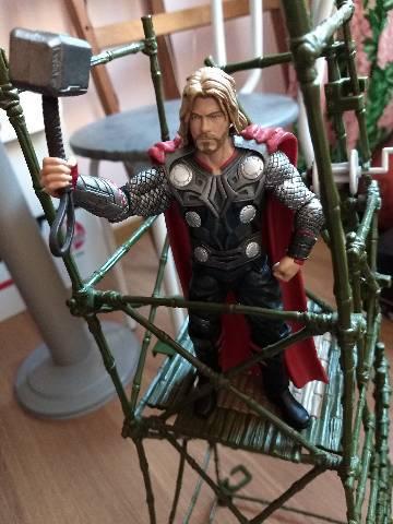 Thor filme Marvel select escala 18cm