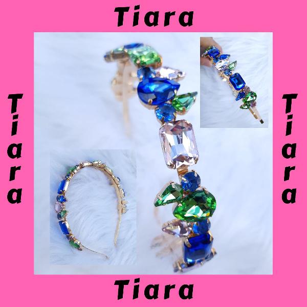 Tiara de Pedrarias em Strass Azul, verde, rosa