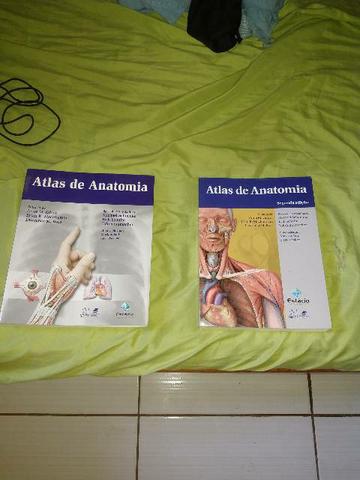 Vendo dois Atlas de anatomia.