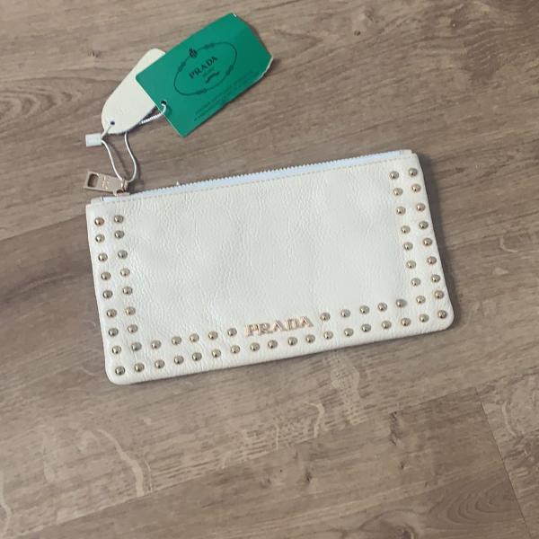 clutch ou carteira prada off