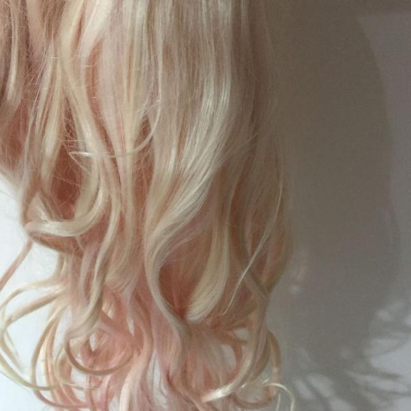 peruca longa rosa com franjinha