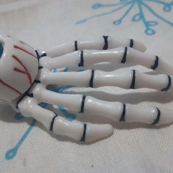 presilha de mãozinha esqueleto