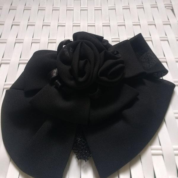 presilha laço com flores preto e tela para coque