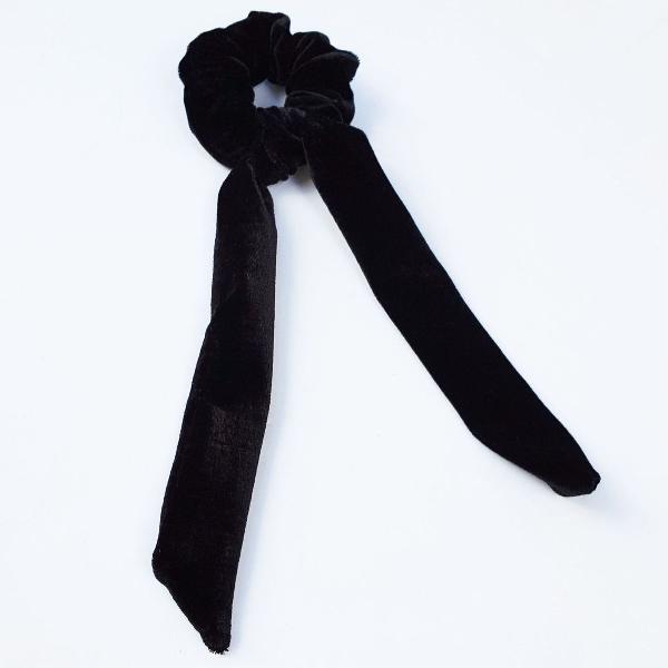 scrunchie gravatinha preta veludo